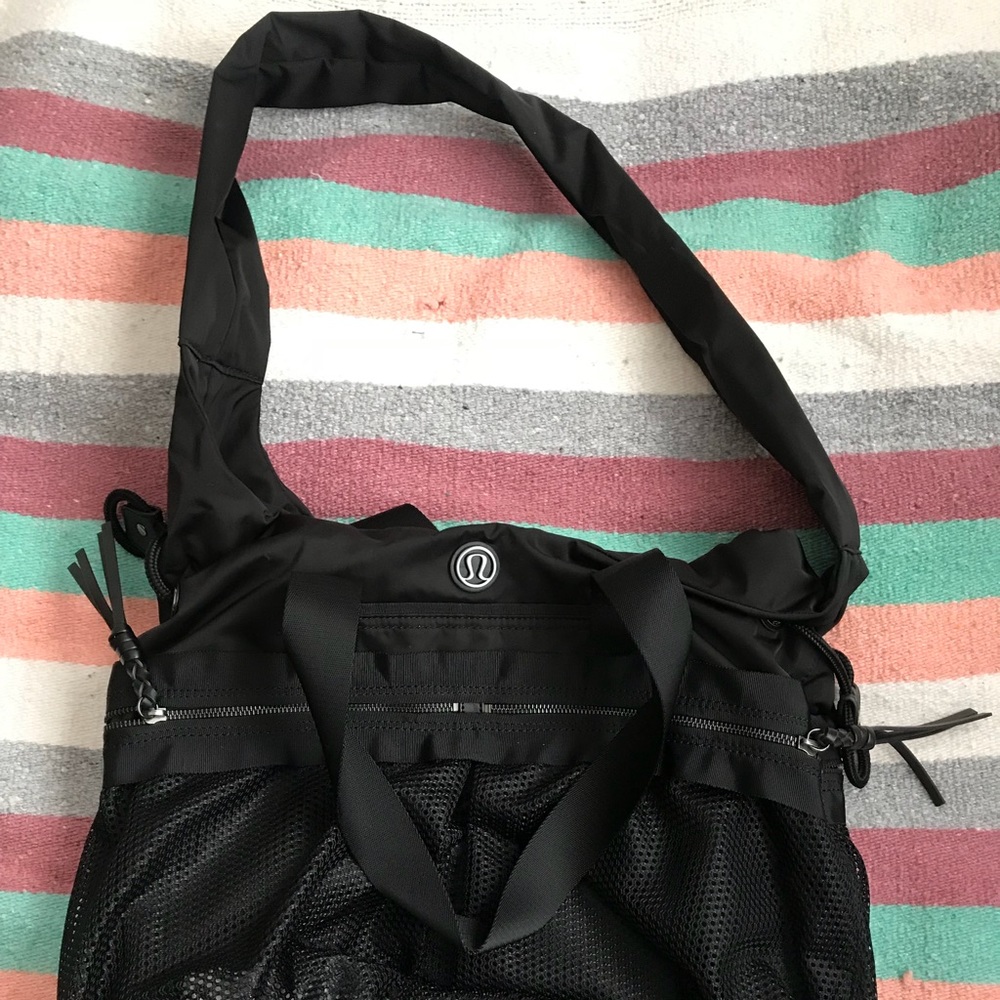 Lulu lemon tote bag